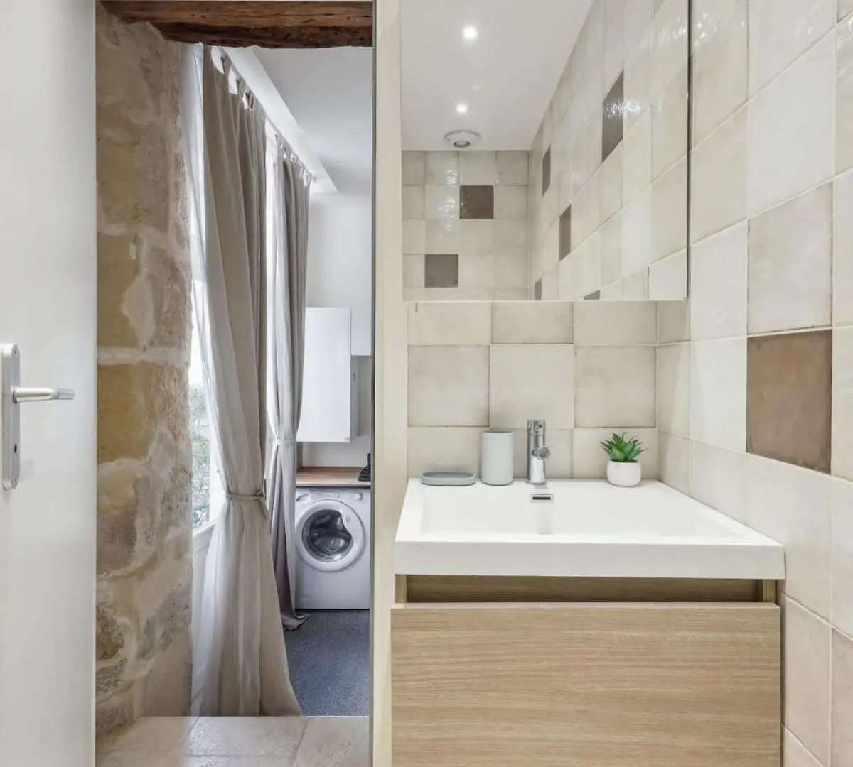 Apartment Ile St Louis & Studio - Cityapartmentstay Paris