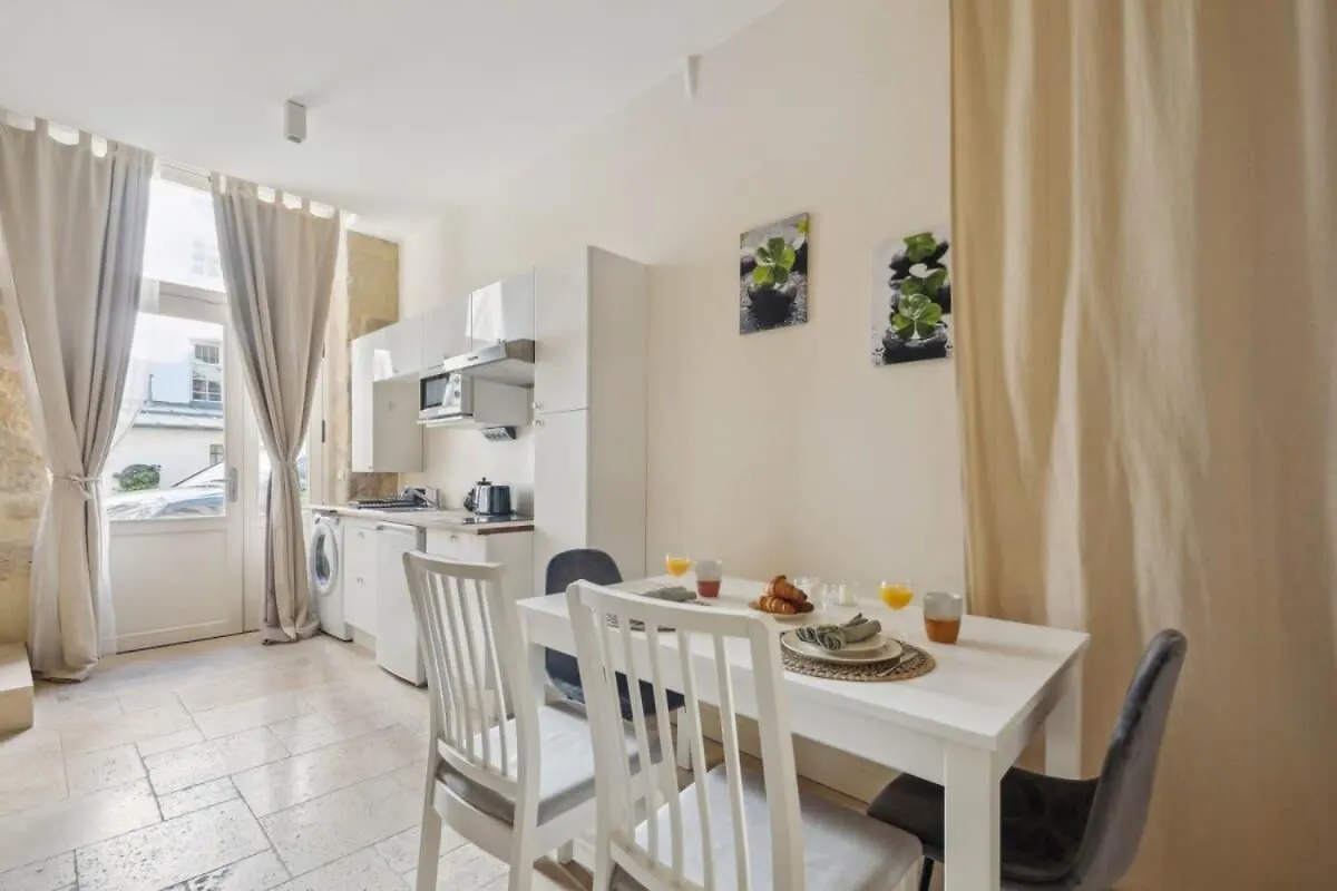 Ile St Louis & Studio - Cityapartmentstay Париж