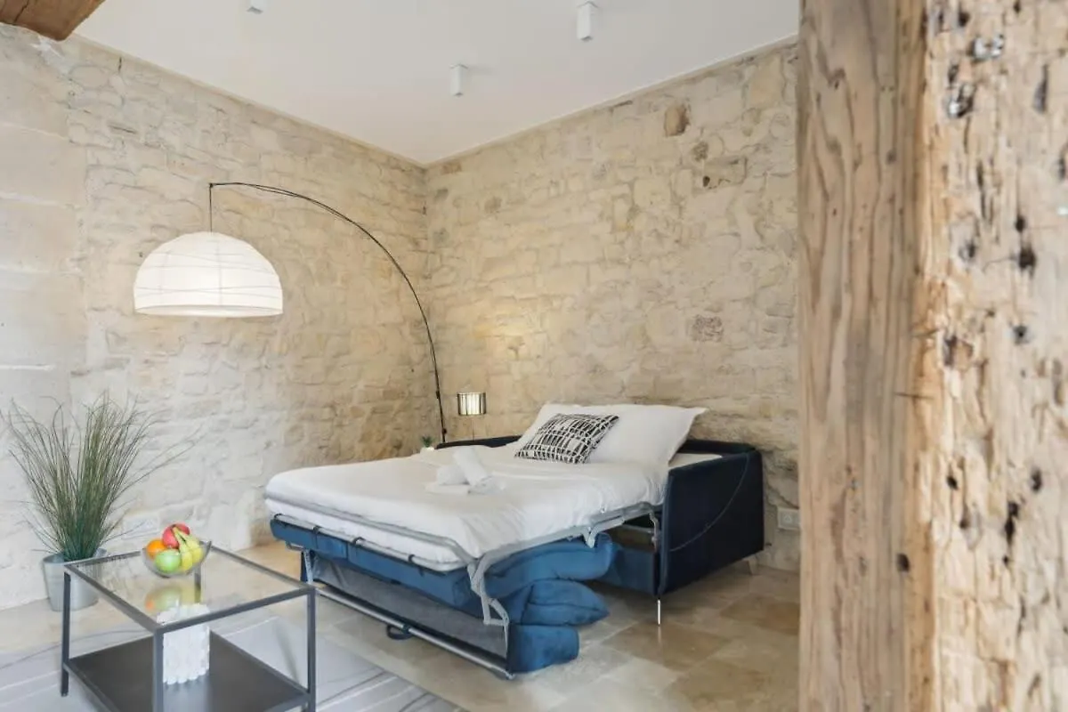Ile St Louis & Studio - Cityapartmentstay Paris Apartment